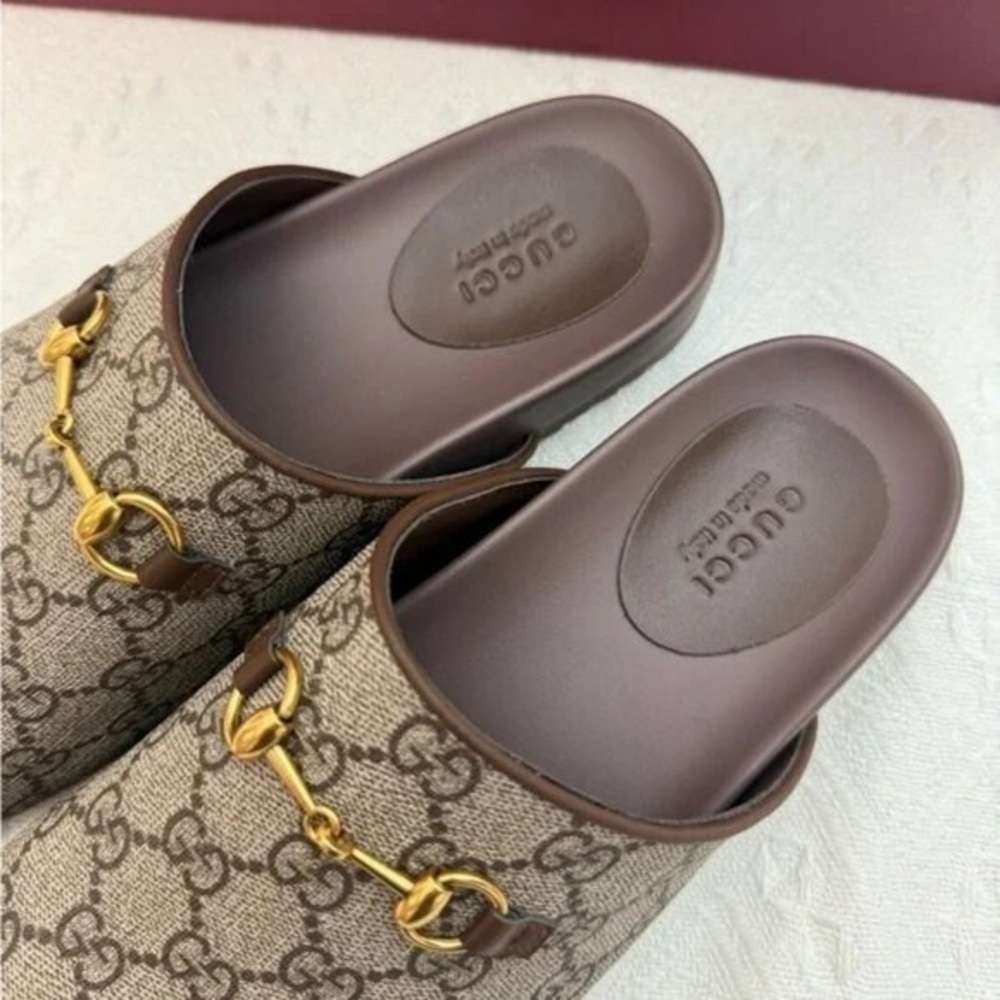 Gucci Women's Beige Monogram Mules with Gold Detail - Picture 3 of 5